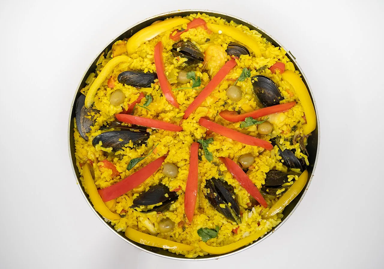 Arroz blanco suelto: lavado, proporción y reposo para que no se pegue. Imagen ilustrativa gastronómica.
