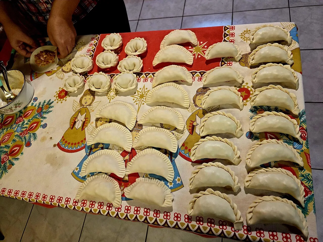 Cómo congelar carne cocida desmenuzada para tacos, empanadas y sándwiches. Imagen ilustrativa gastronómica.