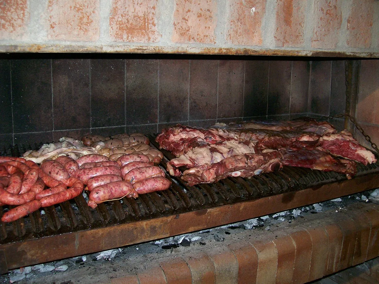 Cómo descongelar carne, pollo y comida cocida de forma segura. Imagen ilustrativa gastronómica.